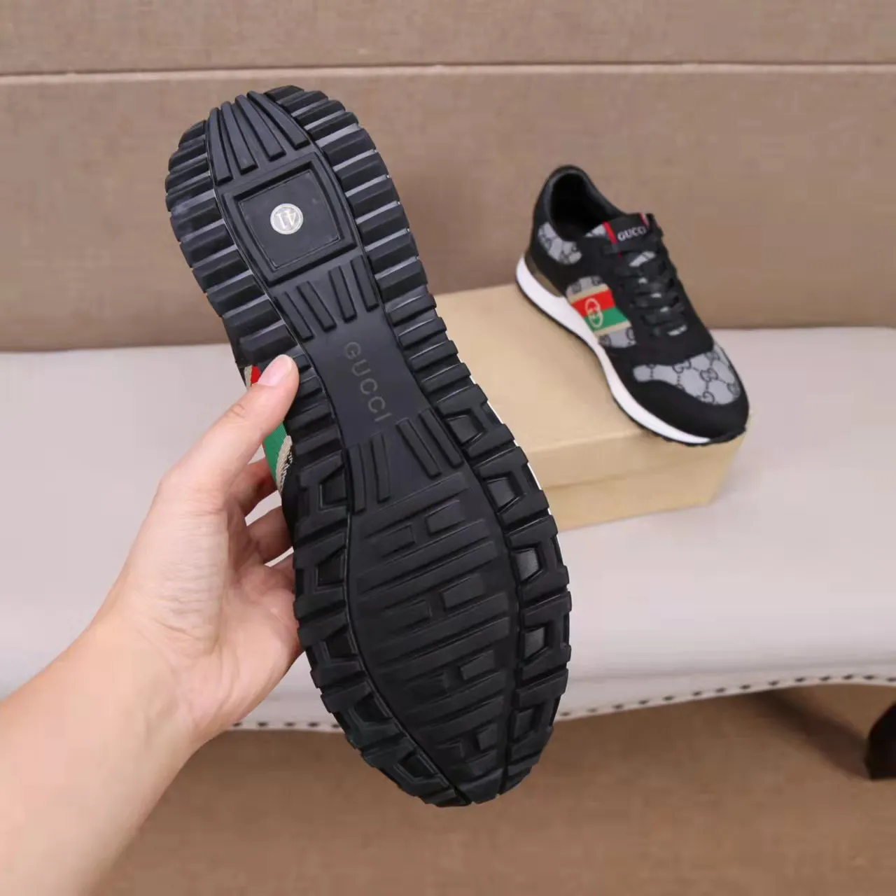 p420 [Gucci Sports Men's Shoes] Gucci fashionable casual men's shoes 🇨🇳Original 1:1 mold, new model debuts first 💯Not high-profile but avant-garde, simple, low-key and fashionable, super versatile style 🌿Original cowhide production ➕Sheepskin lining🎋The version is comfortable on the feet, first-class workmanship🍍38-44 Large quantities in stock